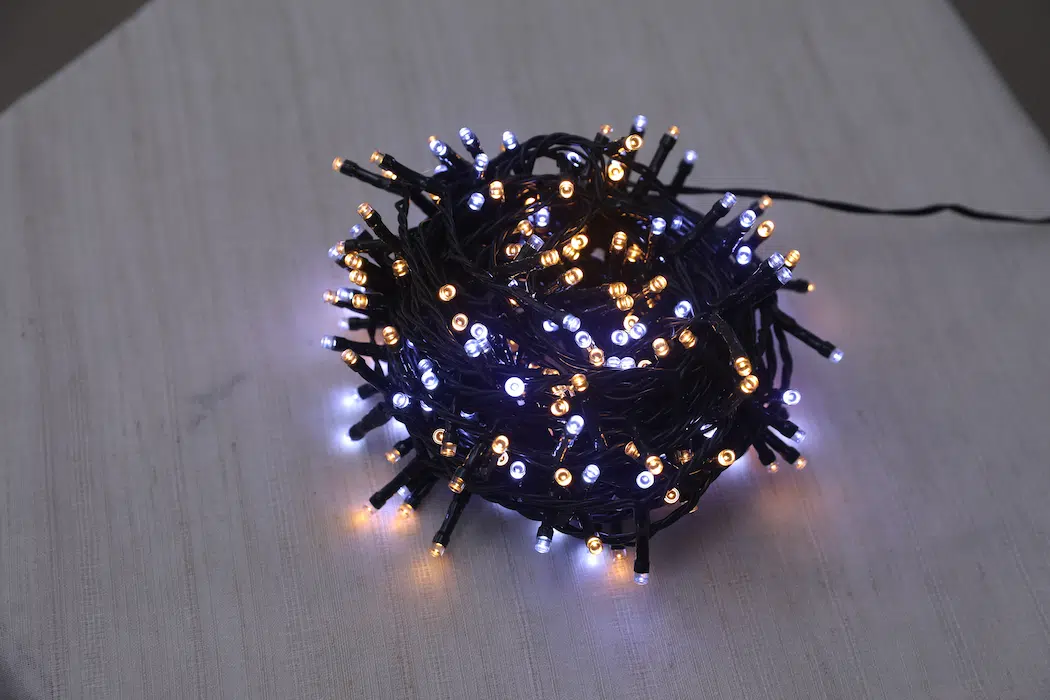 V5 string lights, dark green with warm white wire